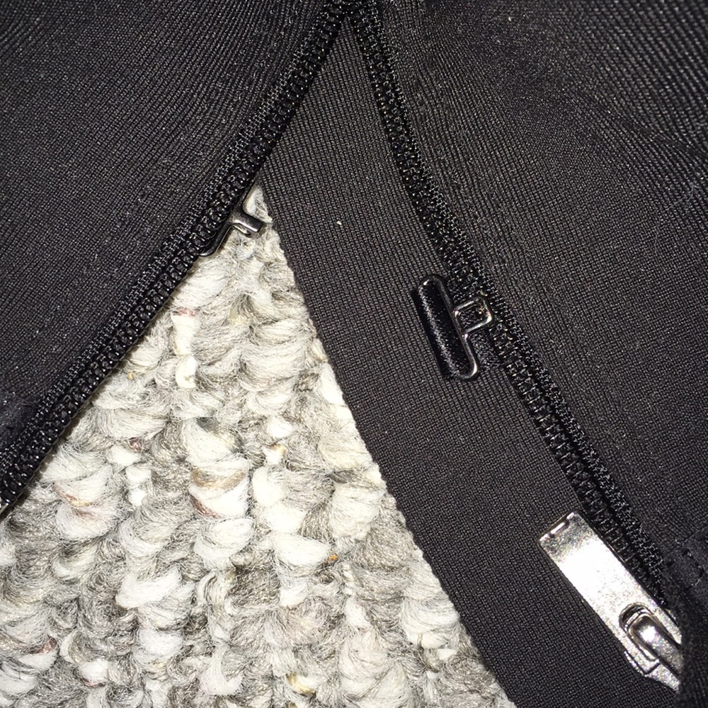 Victoria Secret Performance Sports Bra - Picture 3 of 5